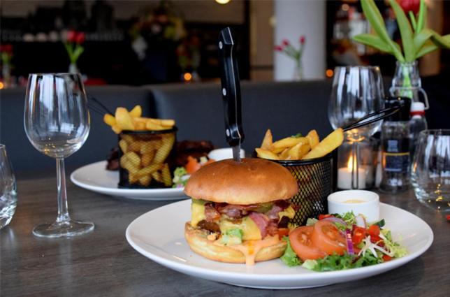 Bastion Hotel Leiden Voorschoten Екстериор снимка